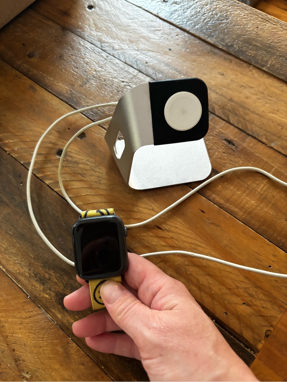 Apple Watch Series 4 44mm GPS Space Gray + Charger & Stand